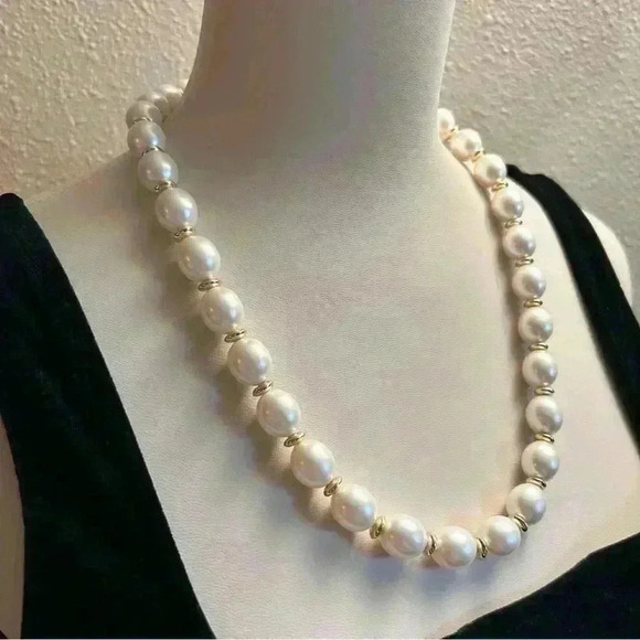 Vintage Large Faux Pearls and Golden Accents Statement Necklace - Picture 1 of 3